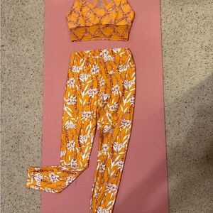 Fabletics Orange and White Floral Leggings, barely worn, top XS bottoms S